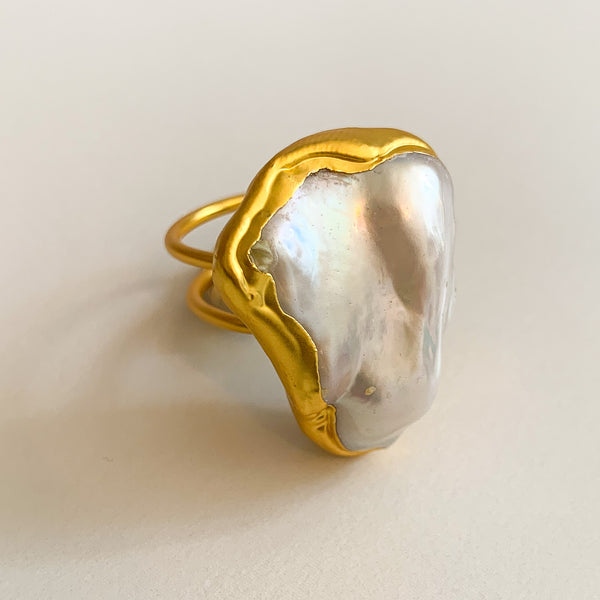 Opearlent Ring