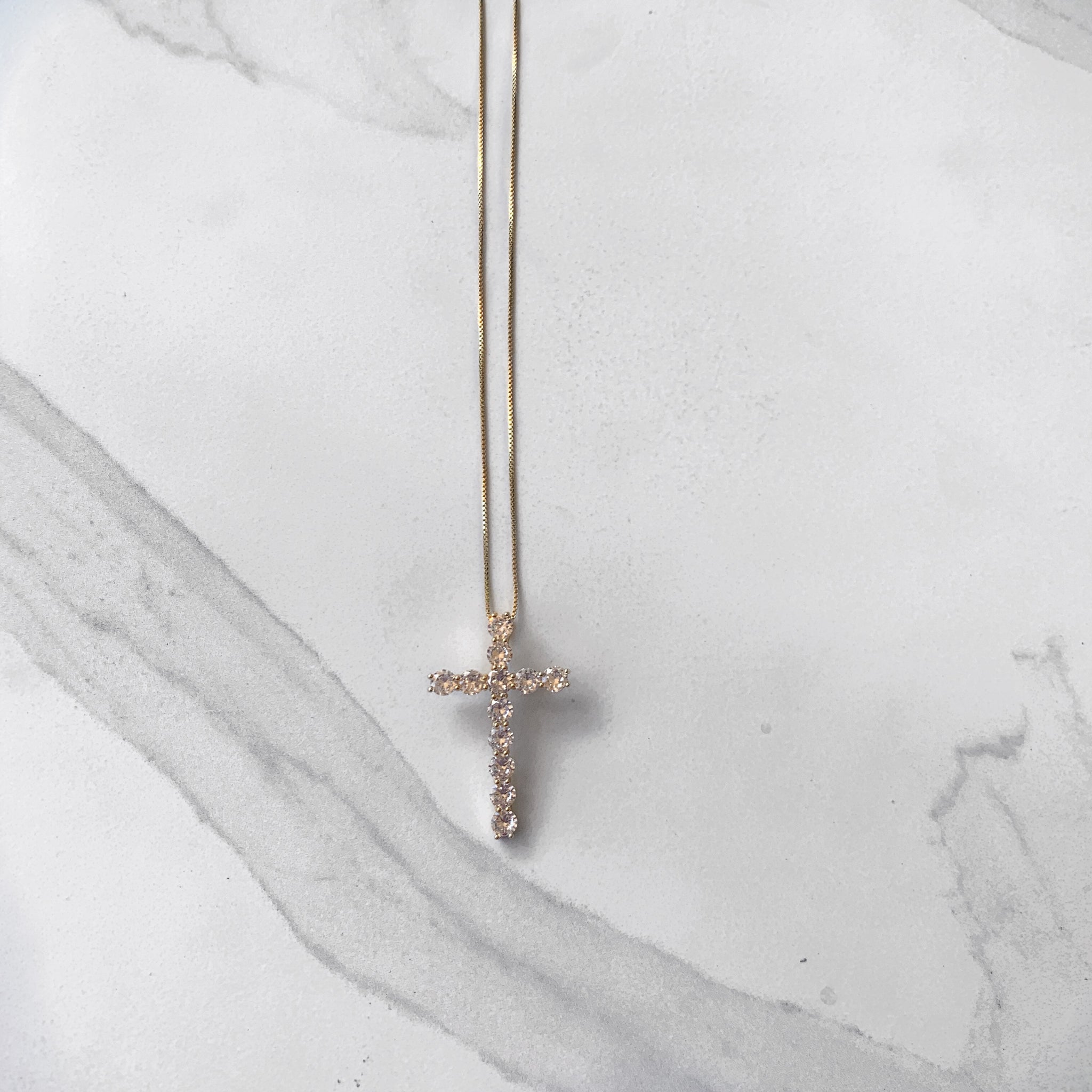 Madeline Cross necklace - Gold